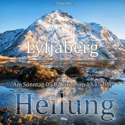 Schneebedeckter Berg im Sonnenschein Text im Bild: Lyfjaberg Herlung am Sonntag, 5. Februar zwischen 13:15 und 14:15 Uhr